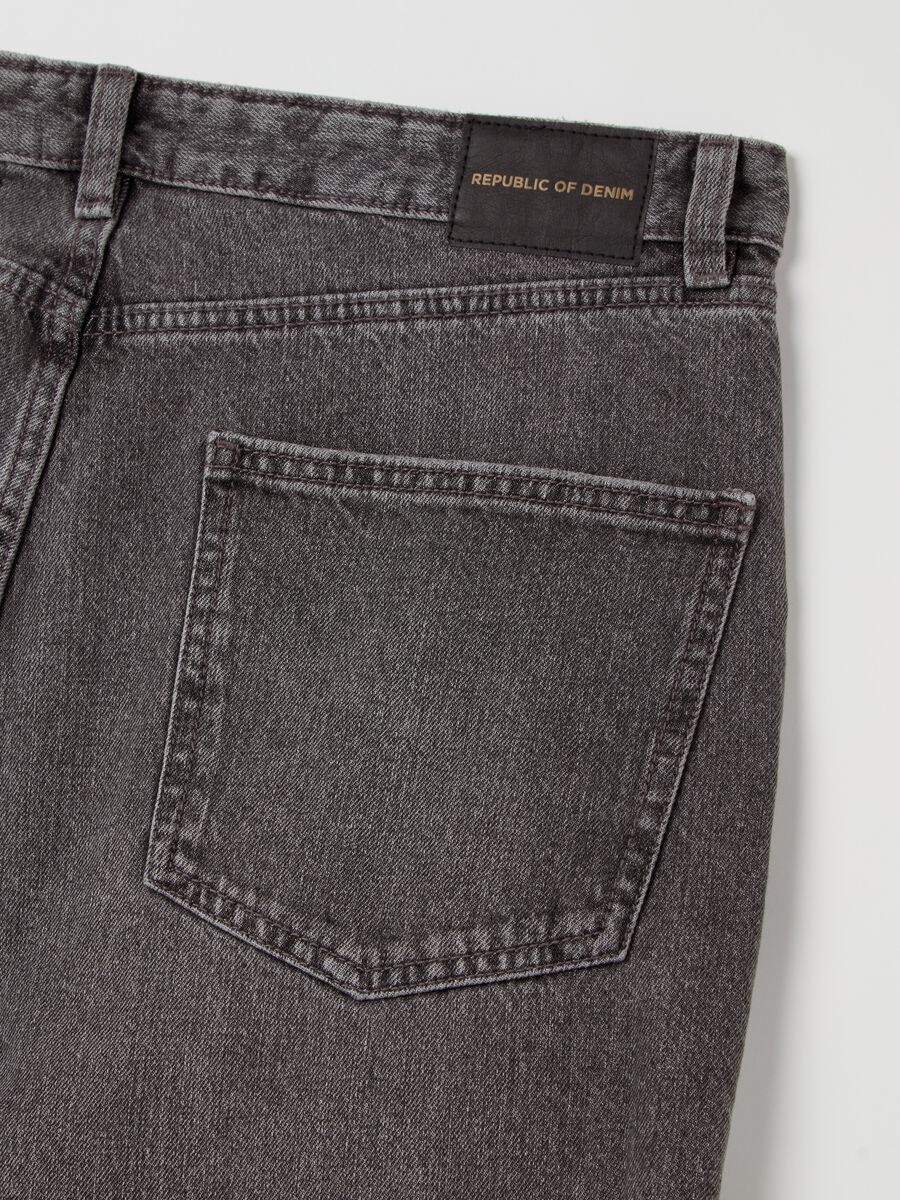 Tapered-fit regular jeans with fading_5