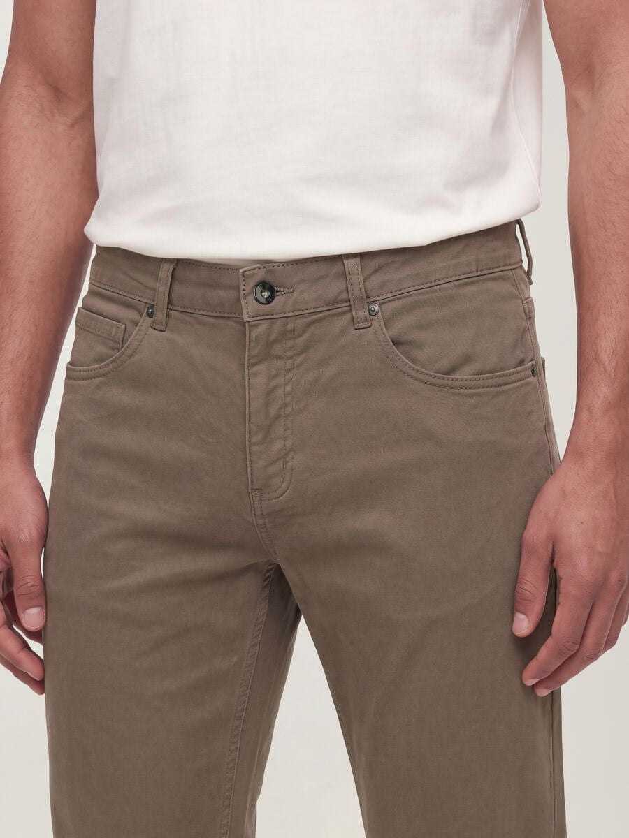 Pantaloni marroni in twill di cotone elasticizzato slim fit_4