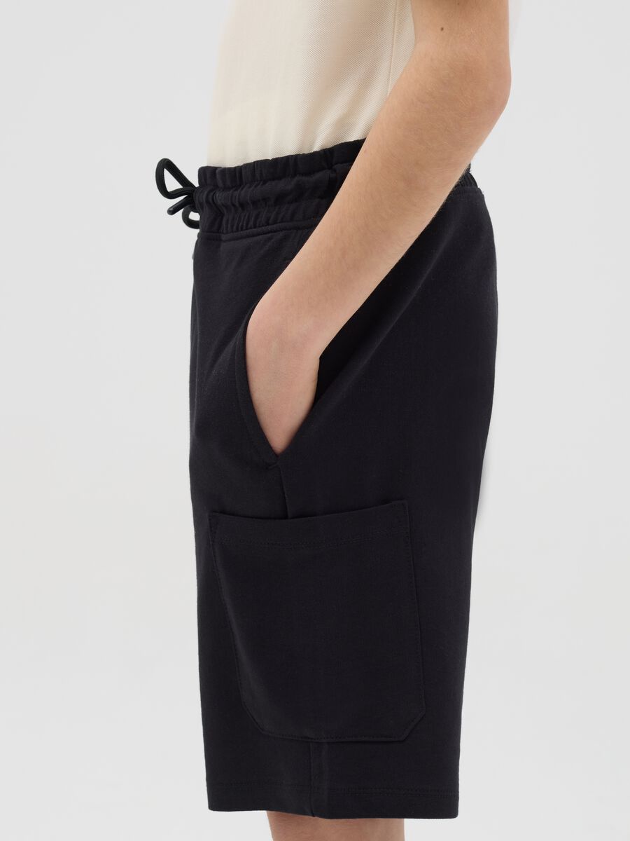 Blue cargo Bermuda joggers in cotton with drawstring_1