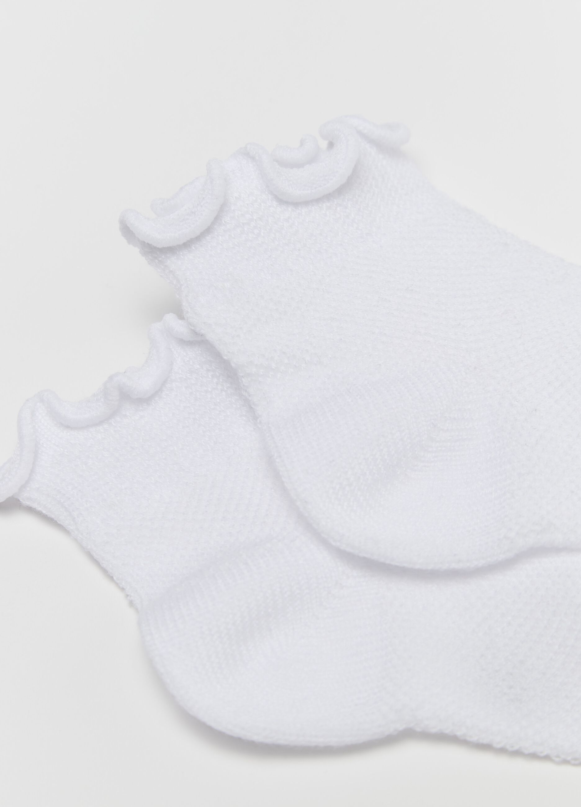 Two-pair pack short socks with wavy edge