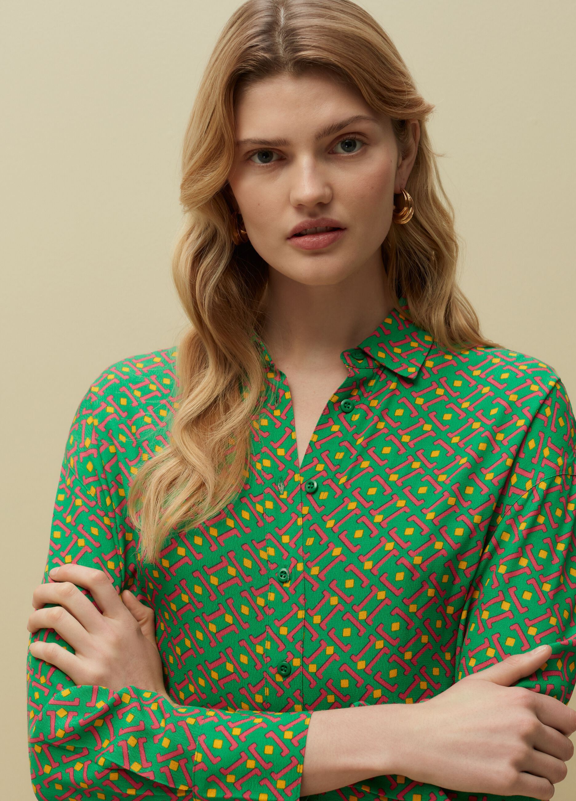 Camicia in viscosa stampa geometrica_1