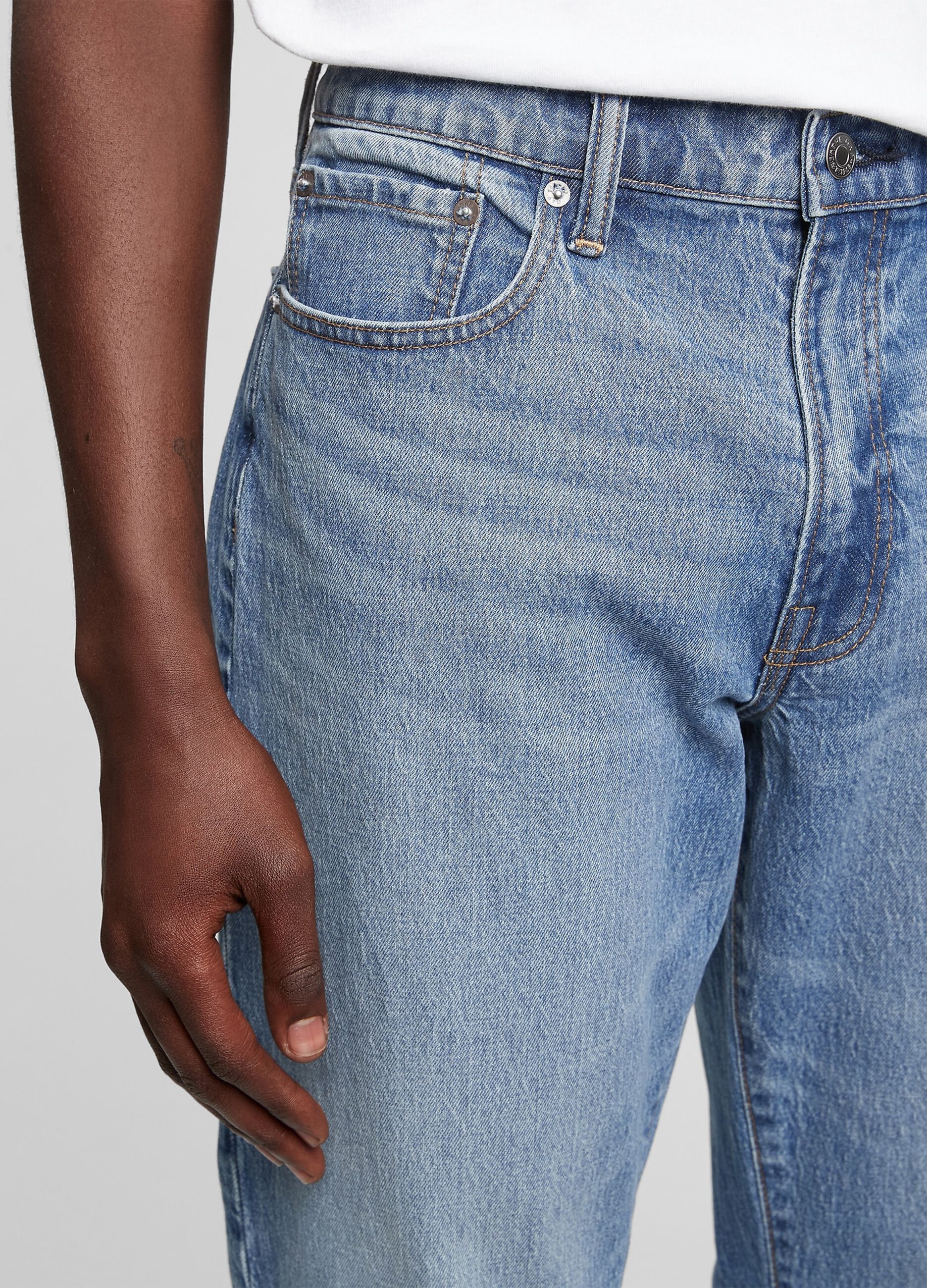 Straight-fit jeans with mid-rise waist