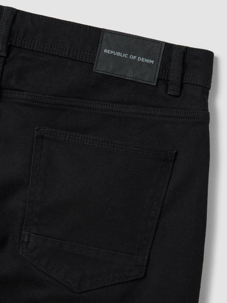 Black slim-fit stretch cotton denim Bermuda shorts_5