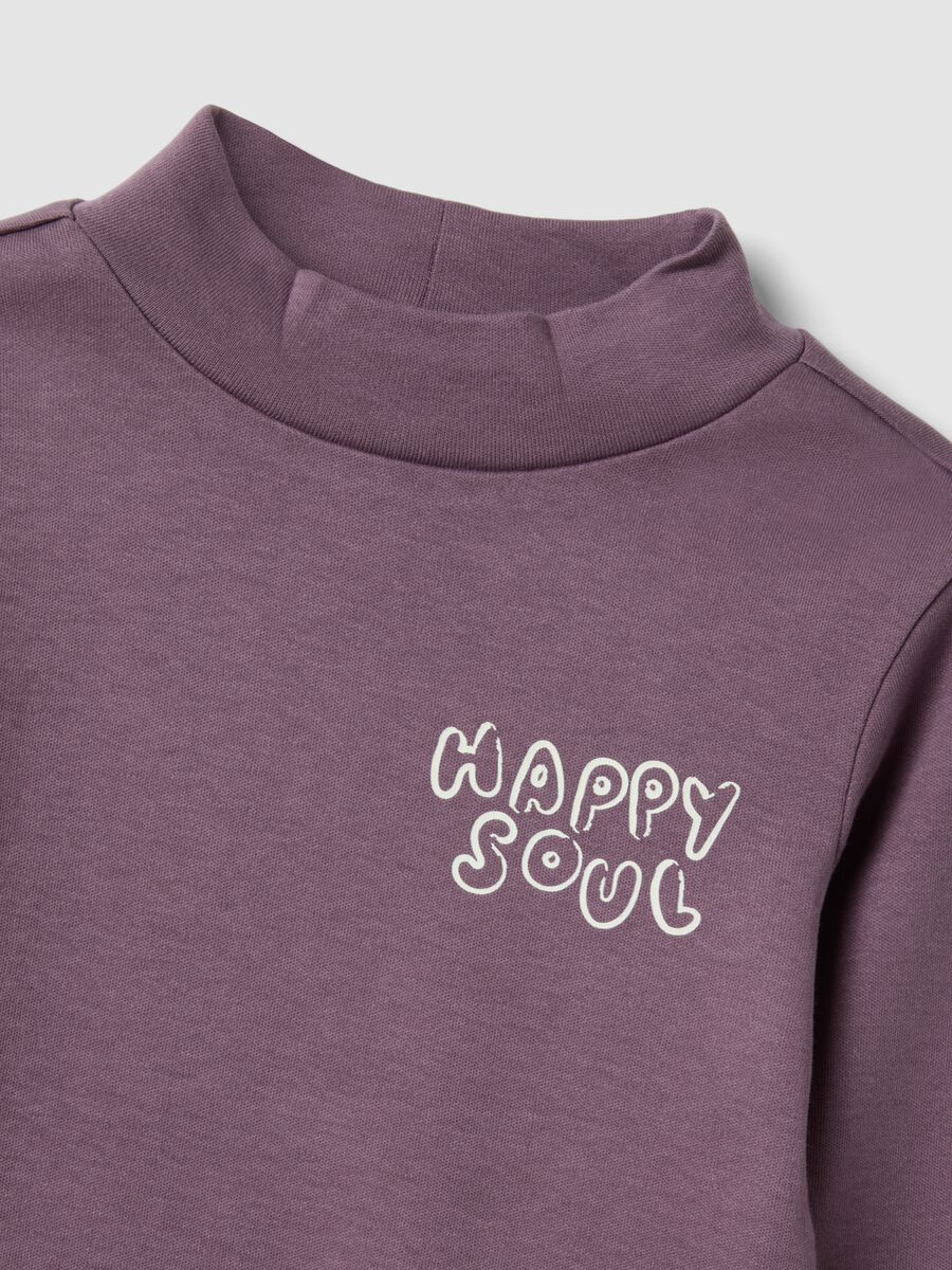 T-shirt viola in puro cotone organico con collo rialzato e stampa animaletti_3