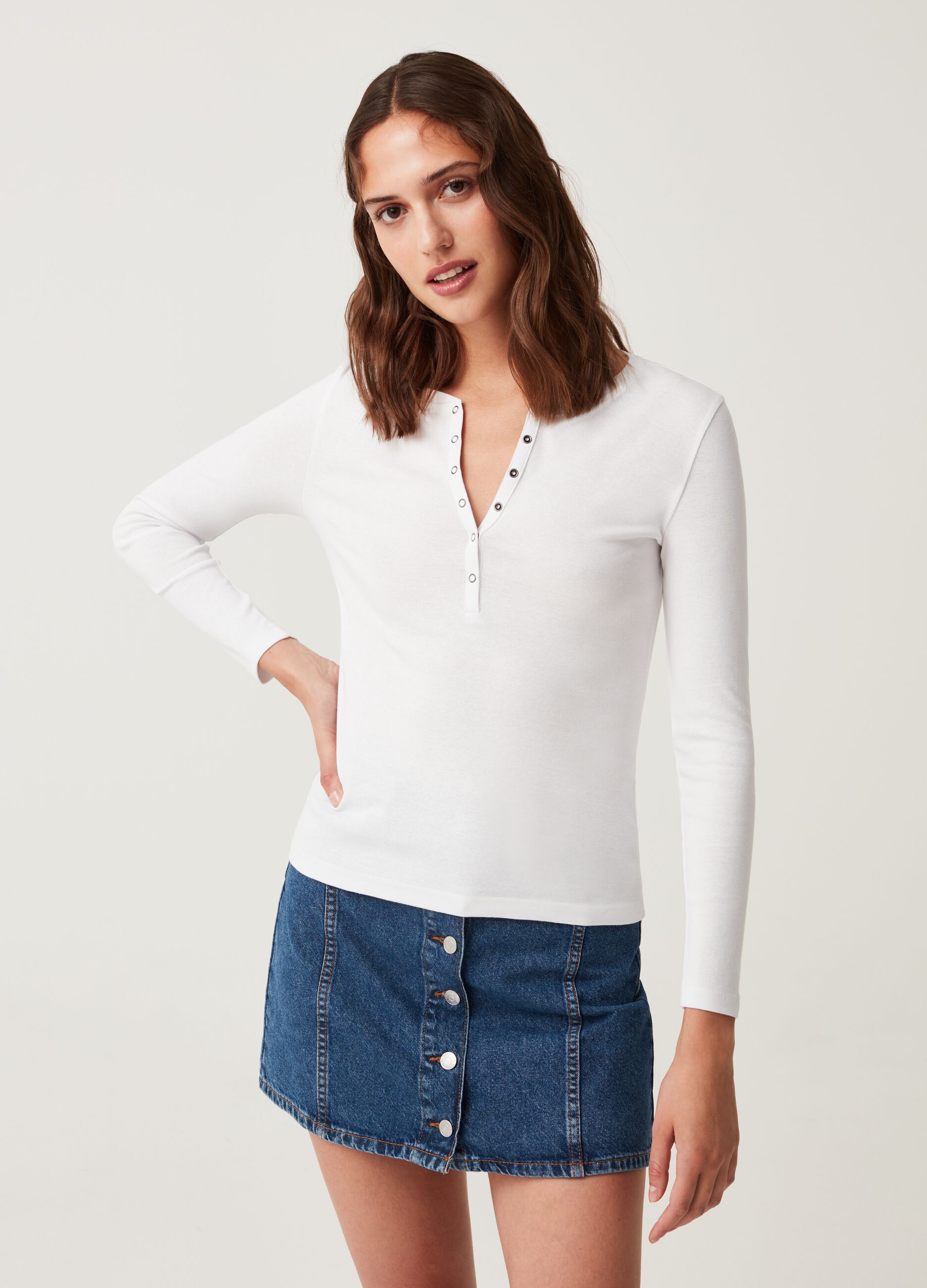 T-shirt in cotone con scollo serafino_1