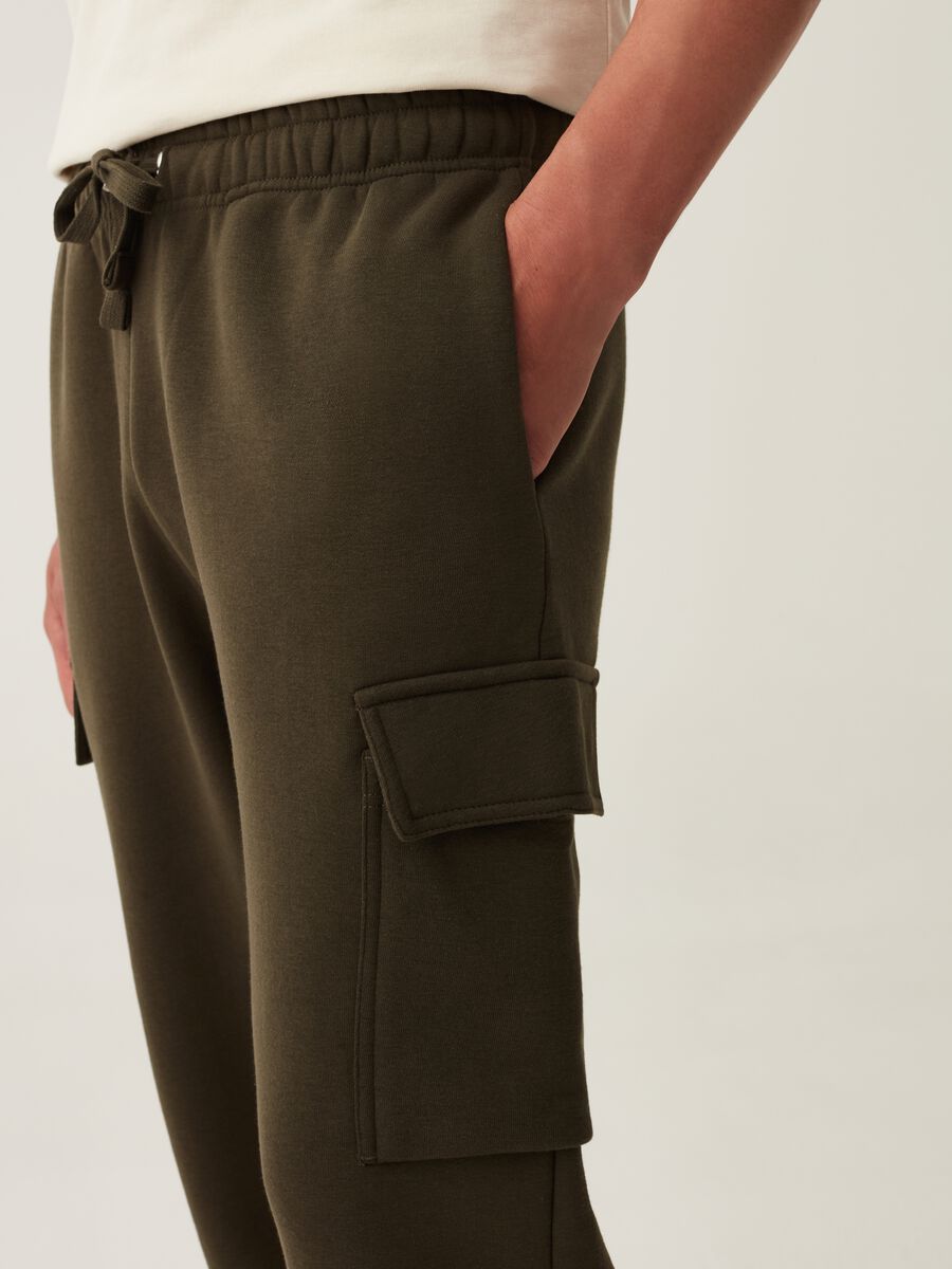 Joggers cargo in felpa con coulisse_3