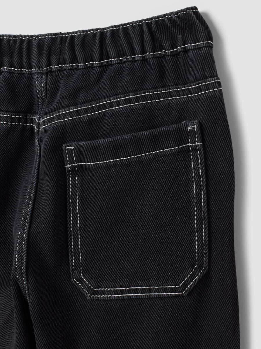 Jogger nero in misto cotone e viscosa con vita elasticizzata per bambino_3