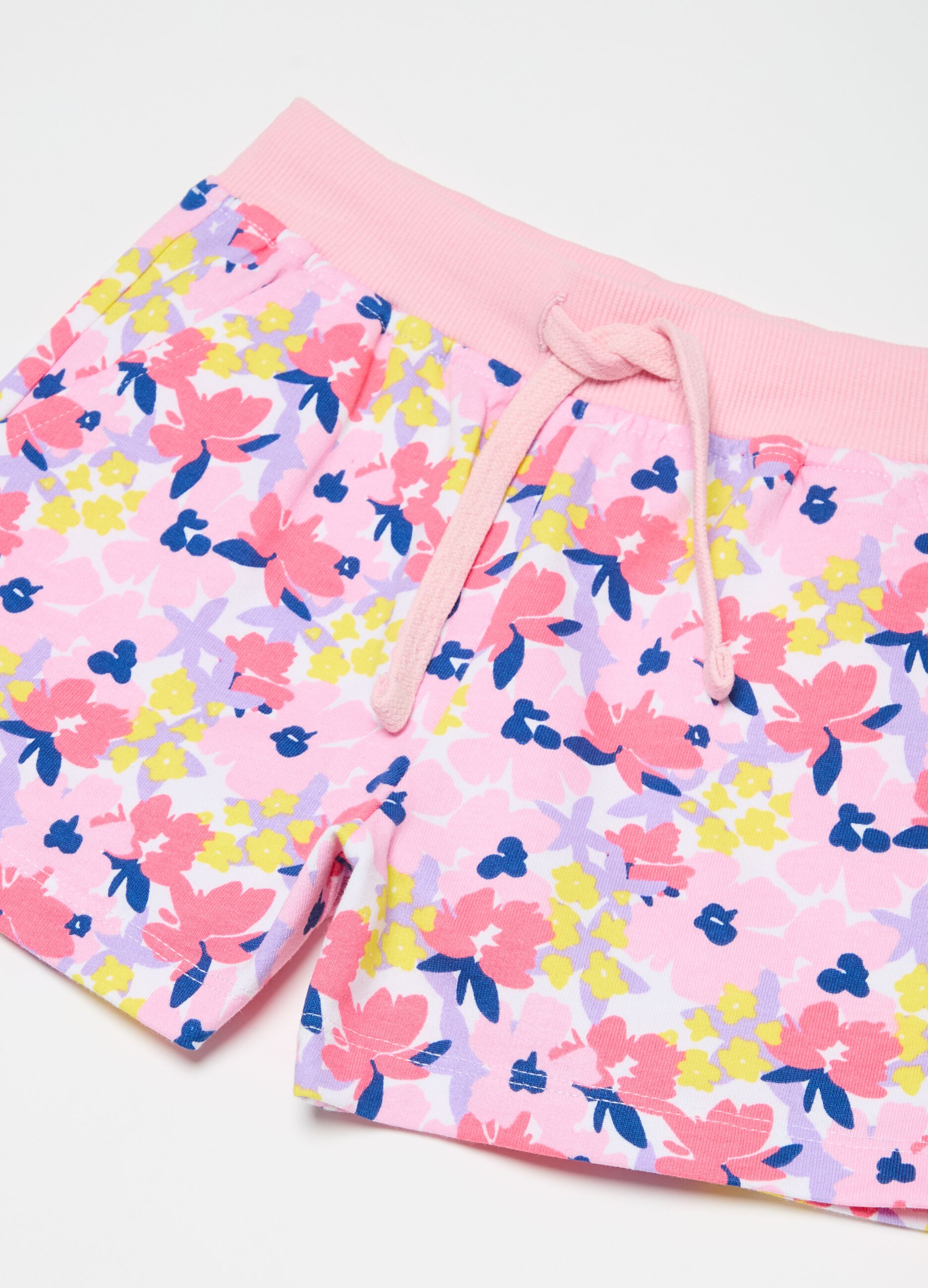 Shorts with drawstring and small flowers print