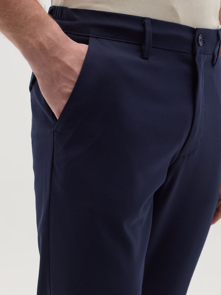 Jogger trousers with drawstring inside_3