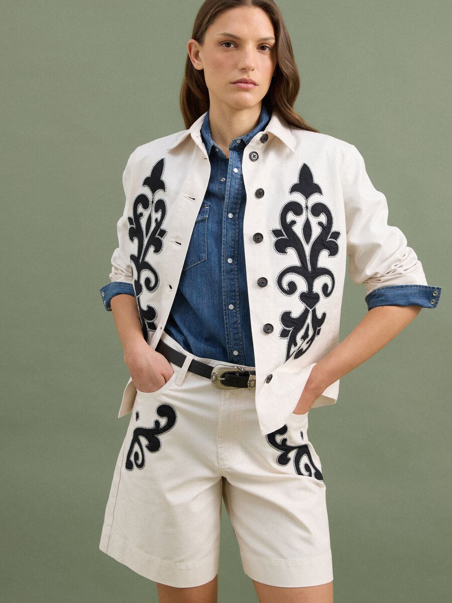 Blazer bianco in misto lino e lyocell con ricami a contrasto regular fit_0