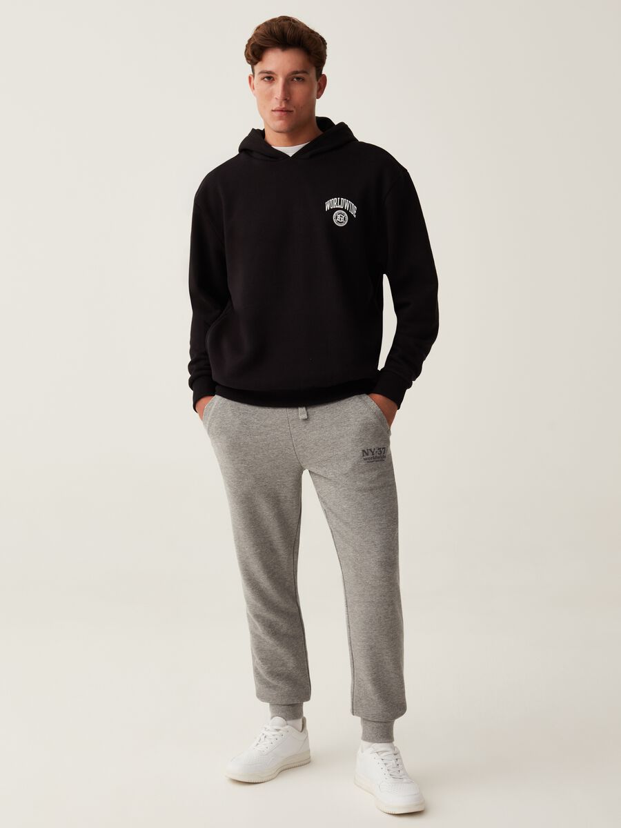 Joggers in felpa con stampa_0