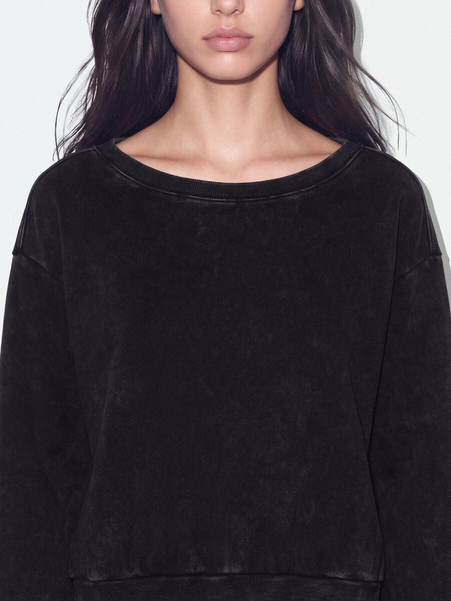 Black cotton-blend sweatshirt with boat neckline_2