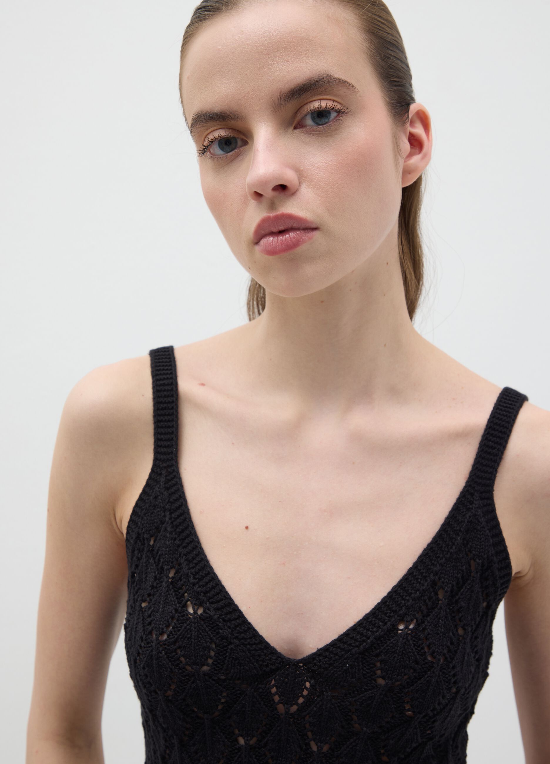Black knitted vest in pure cotton