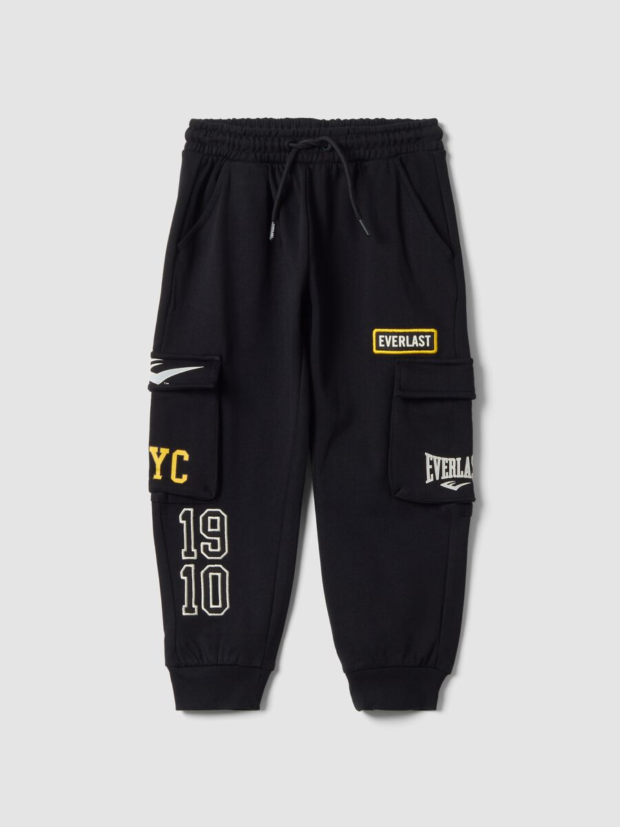 Black pure cotton cargo jogger trousers with appliqu&eacute; for boys_0