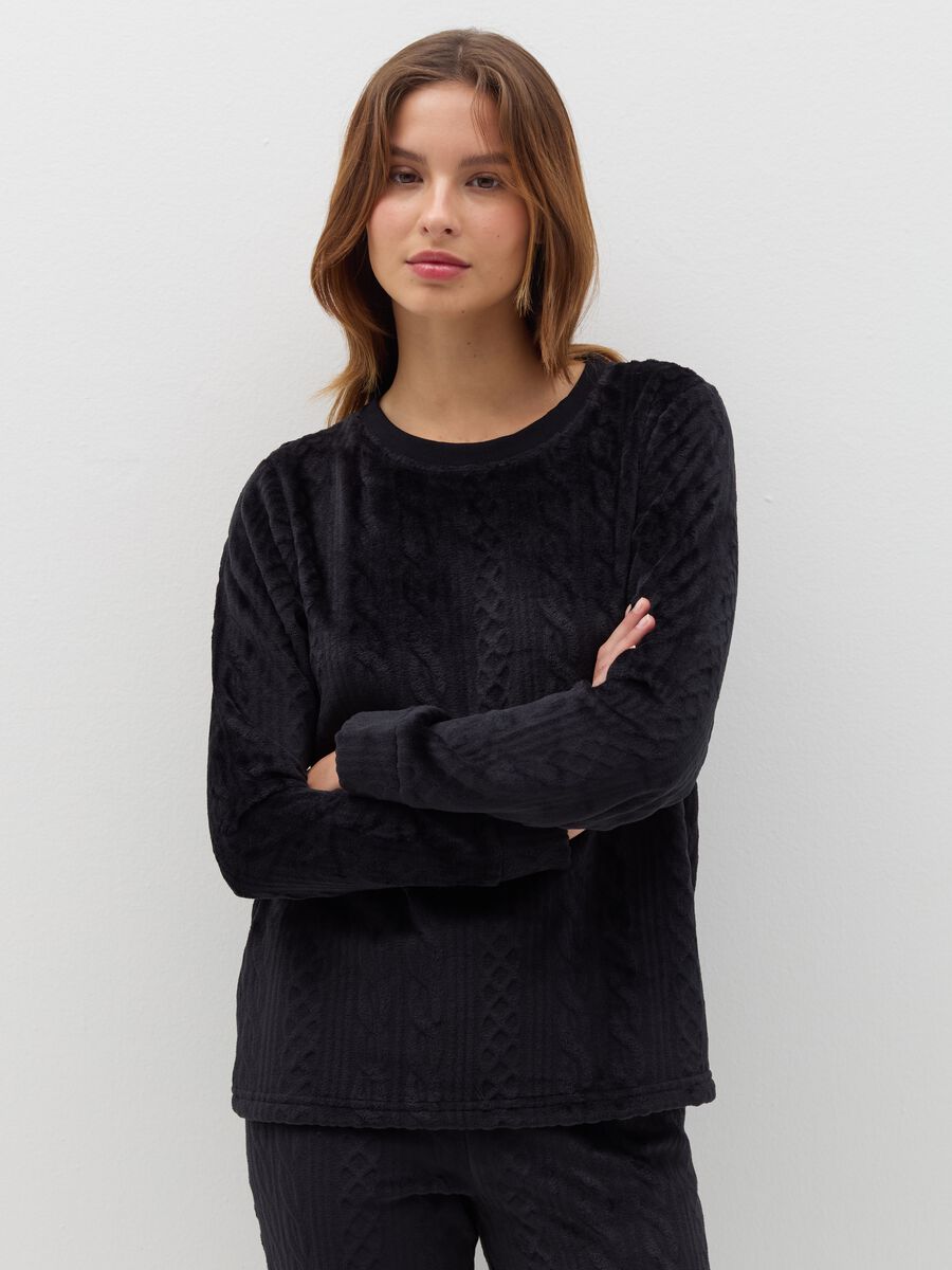 Long velour pyjamas with cable-knit motif_1