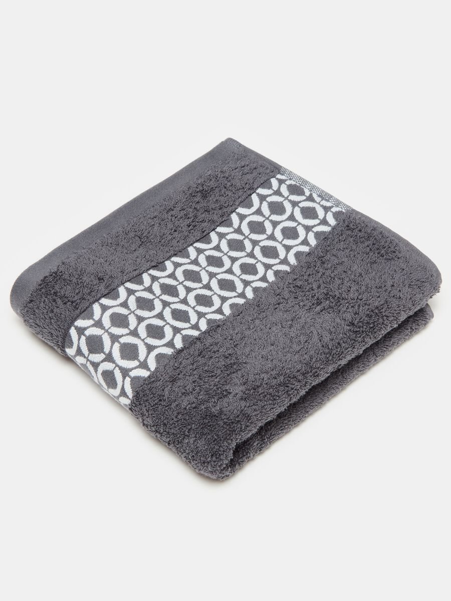 Face towel with dots patterned trim_1