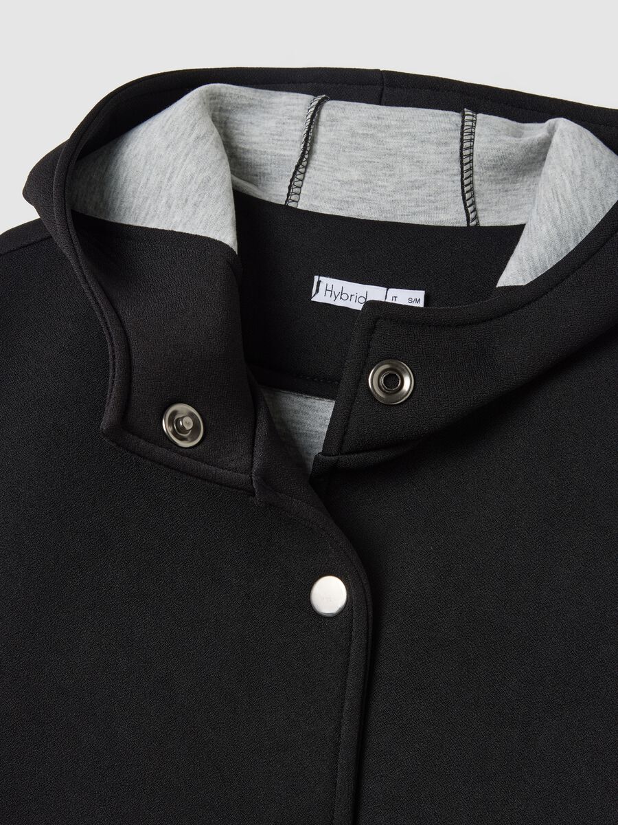 Short jacket with hood and buttons_5