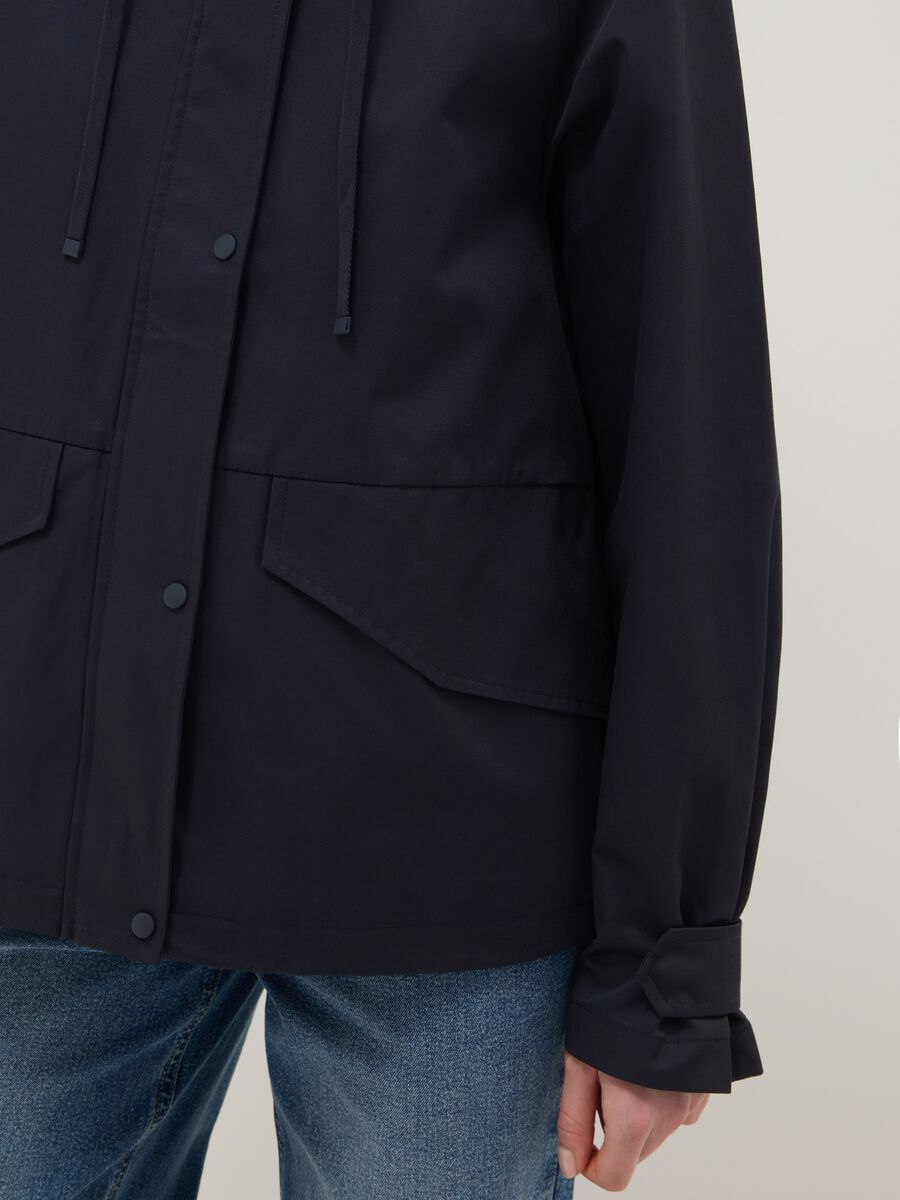 Black regular fit cotton blend jacket with zip and hood_3