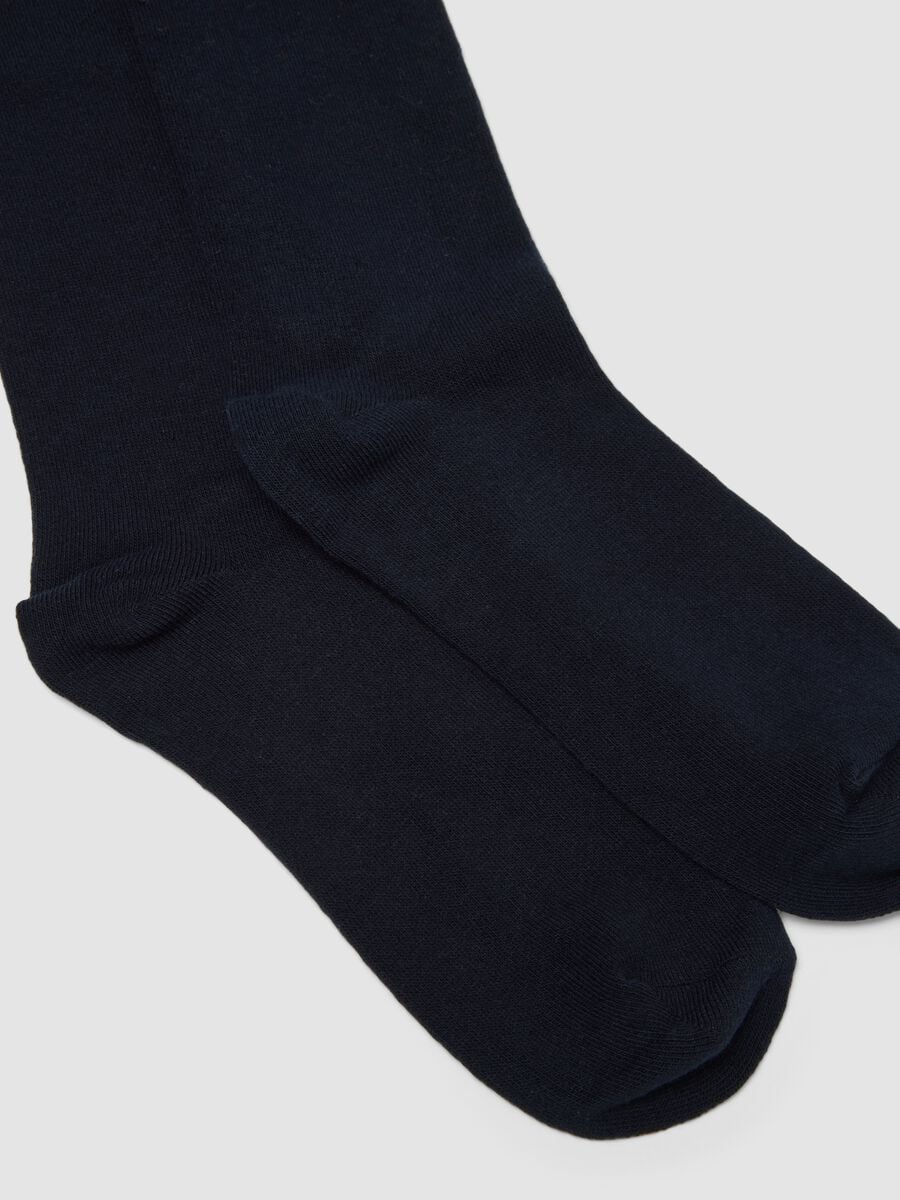 Calze lunghe blu in cotone elasticizzato con motivo natalizio_1