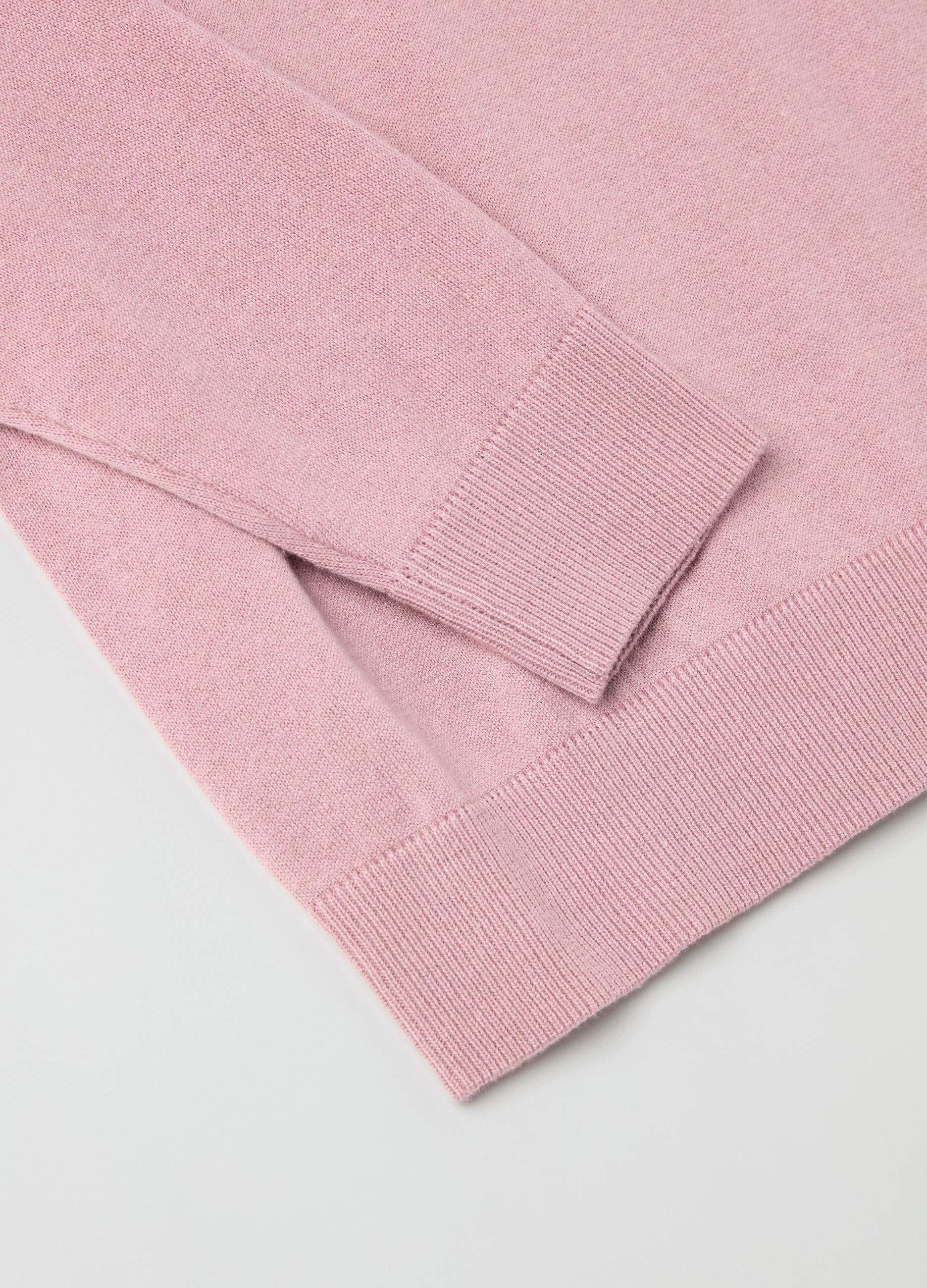 Round neck pullover
