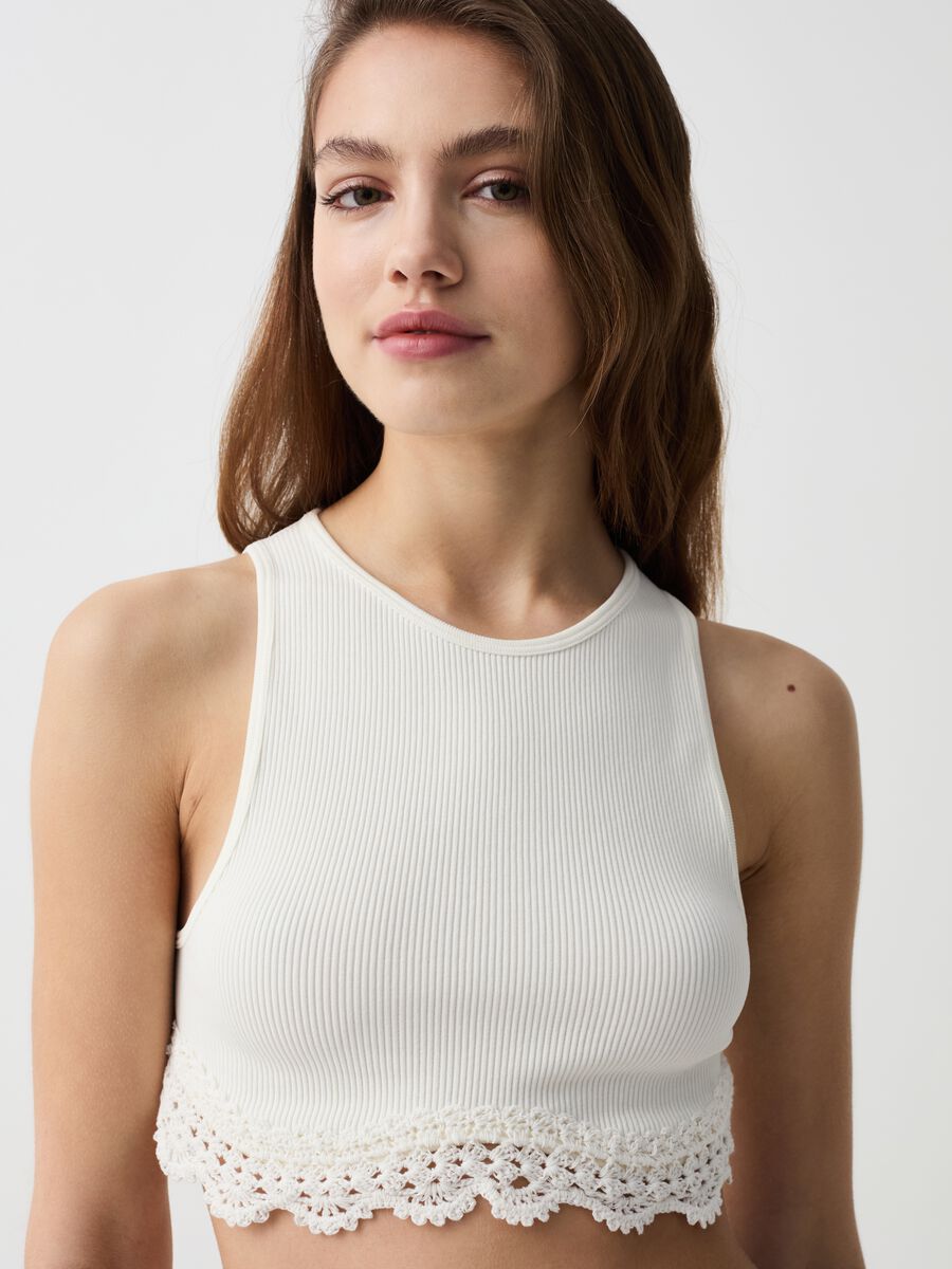 Ribbed crop top with crochet insert_2