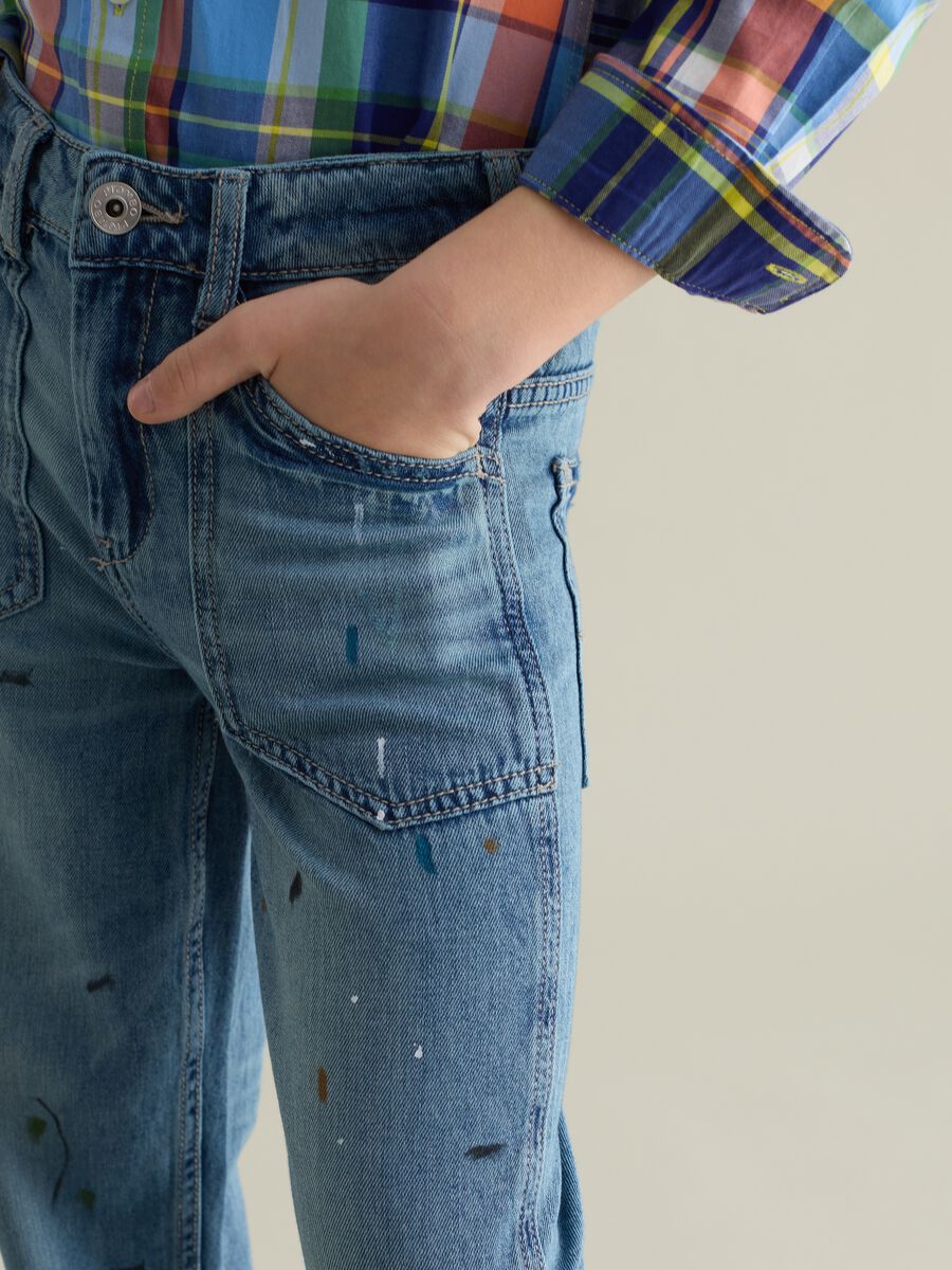 Misdyed-effect jeans with five pockets_2