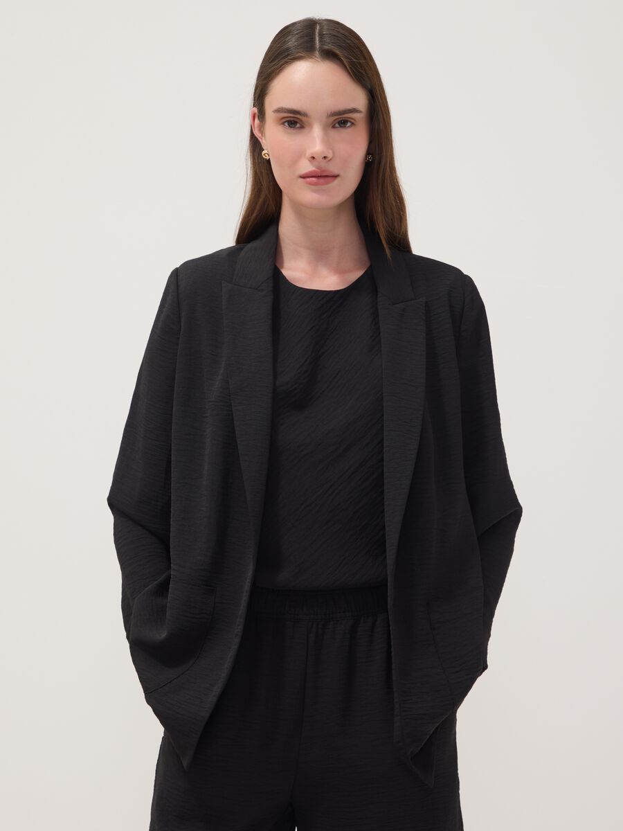 Black regular-fit blazer with classic lapels_0