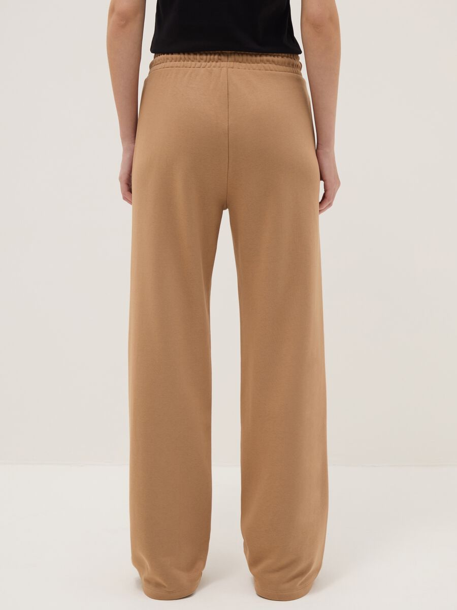 Brown cotton blend regular fit trousers_2