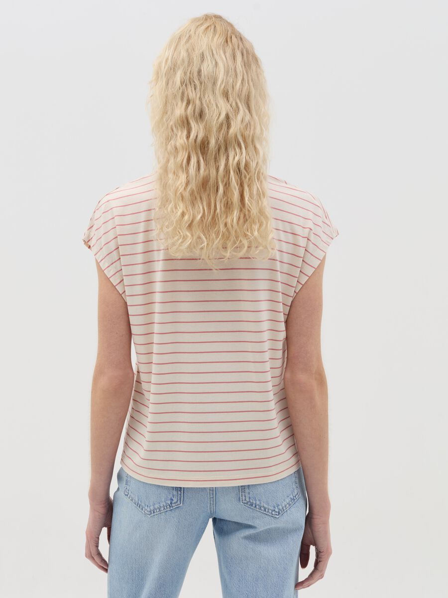 Pink and beige striped T-shirt with short sleeves_3