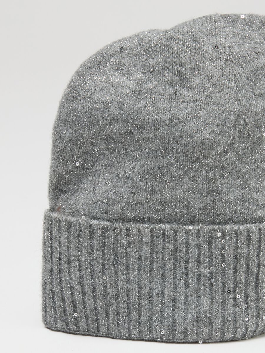 Berretto grigio in tessuto elasticizzato_2