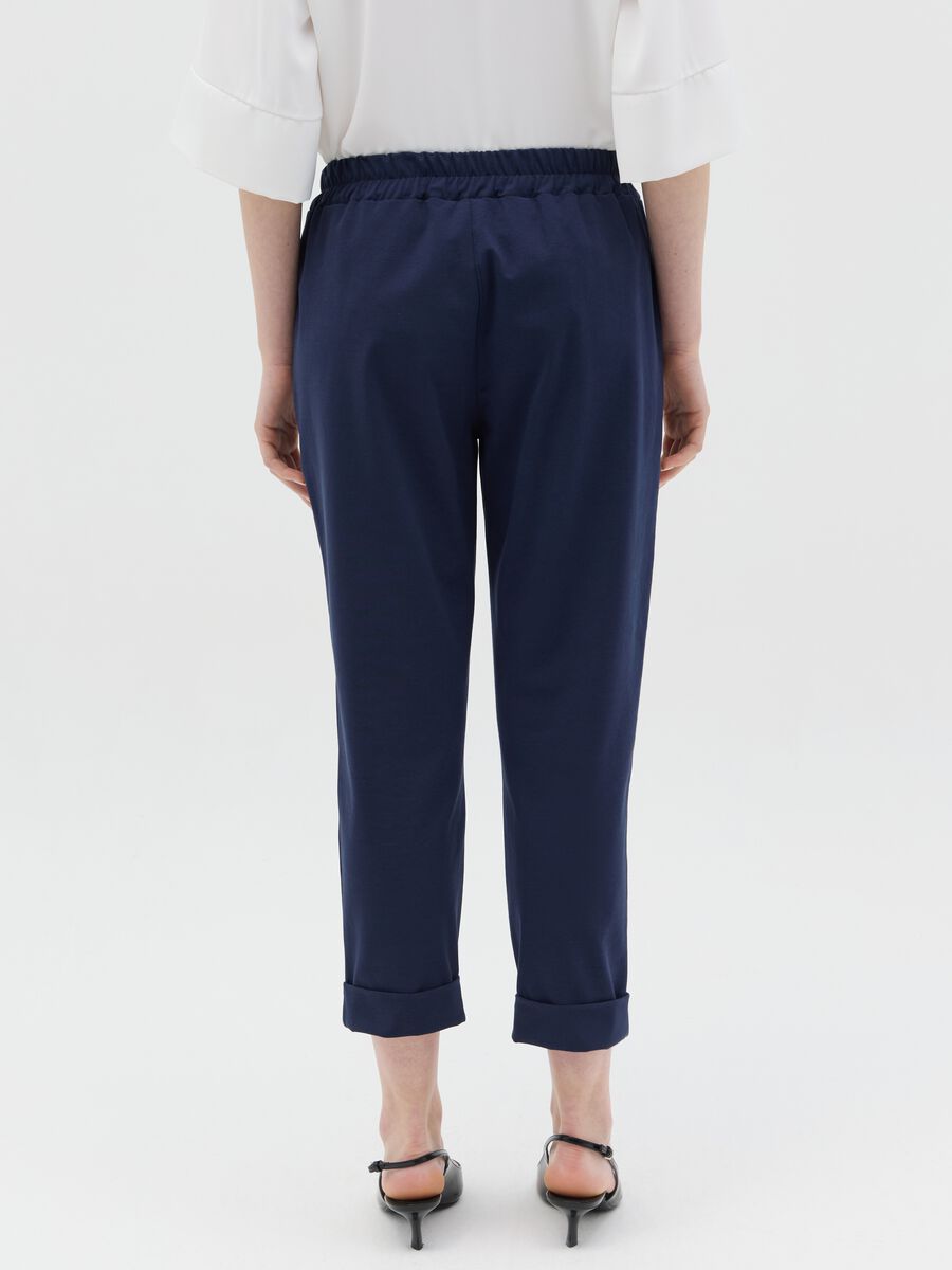 Cropped chino trousers with turn-ups_3