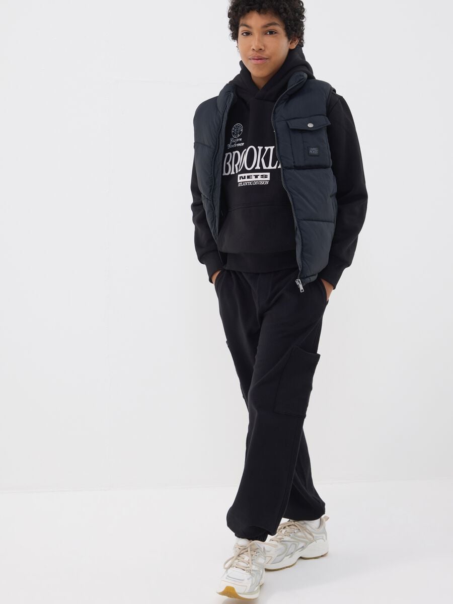Black pure cotton relaxed cargo joggers for boys_0