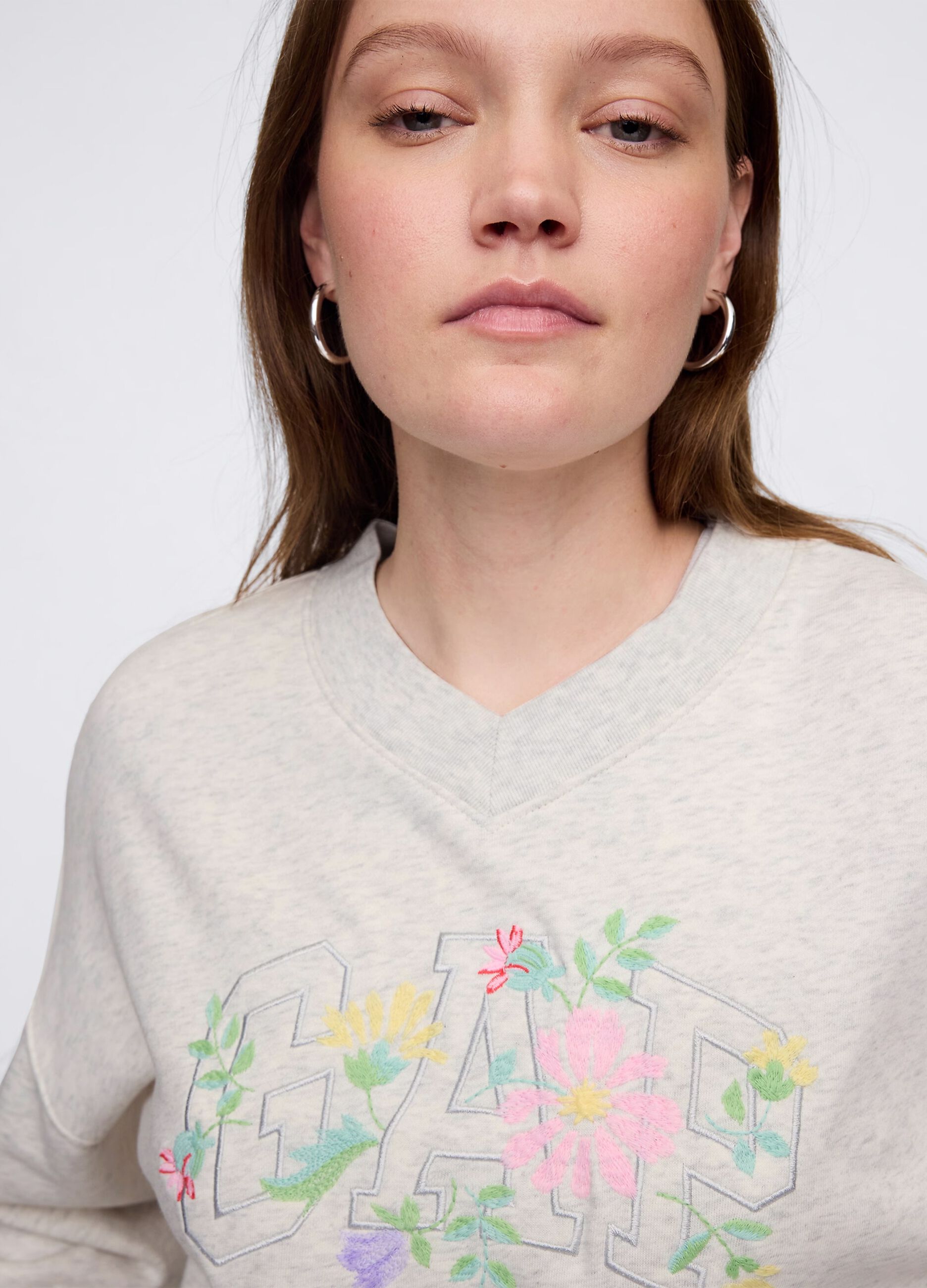 Sweatshirt with floral embroidery