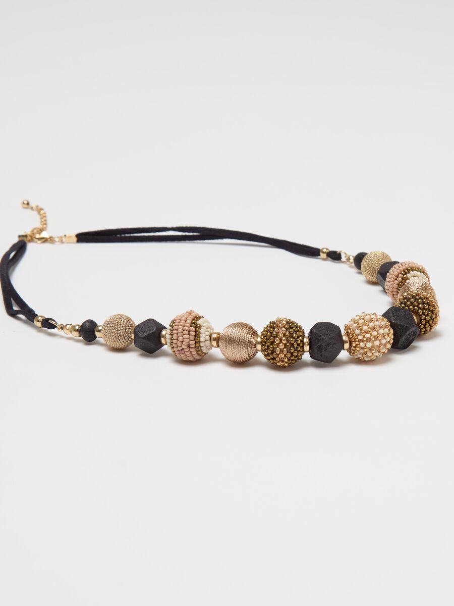 Choker with spherical elements and beads_1