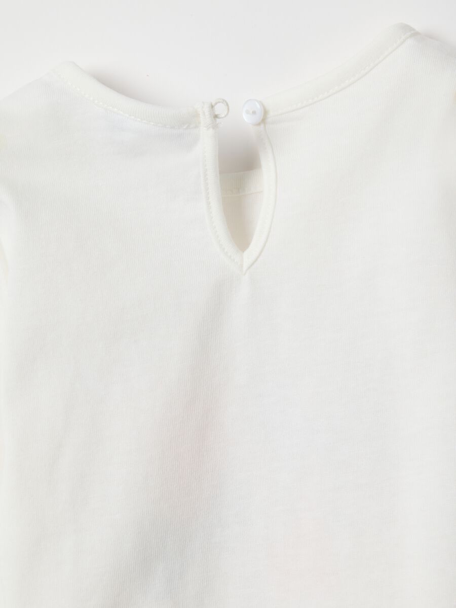 Pure cotton white regular fit t-shirt for girls_3