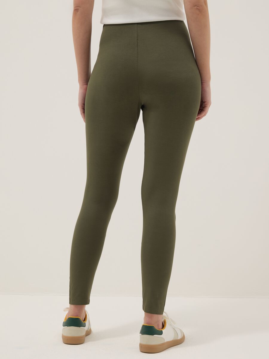 Green viscose maternity leggings with a slim fit_2