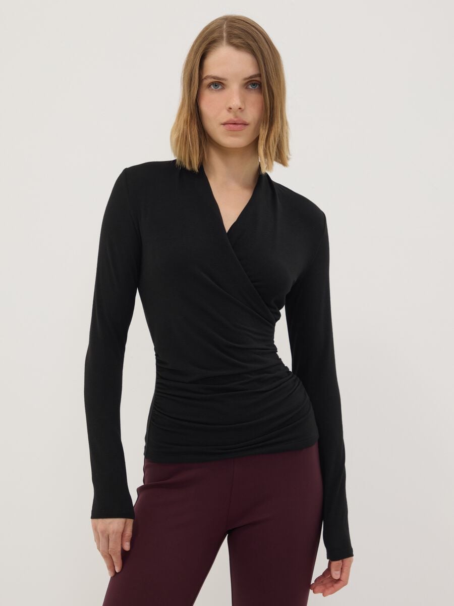 T-shirt nera in viscosa, seta e lana elasticizzata girocollo regular fit_2