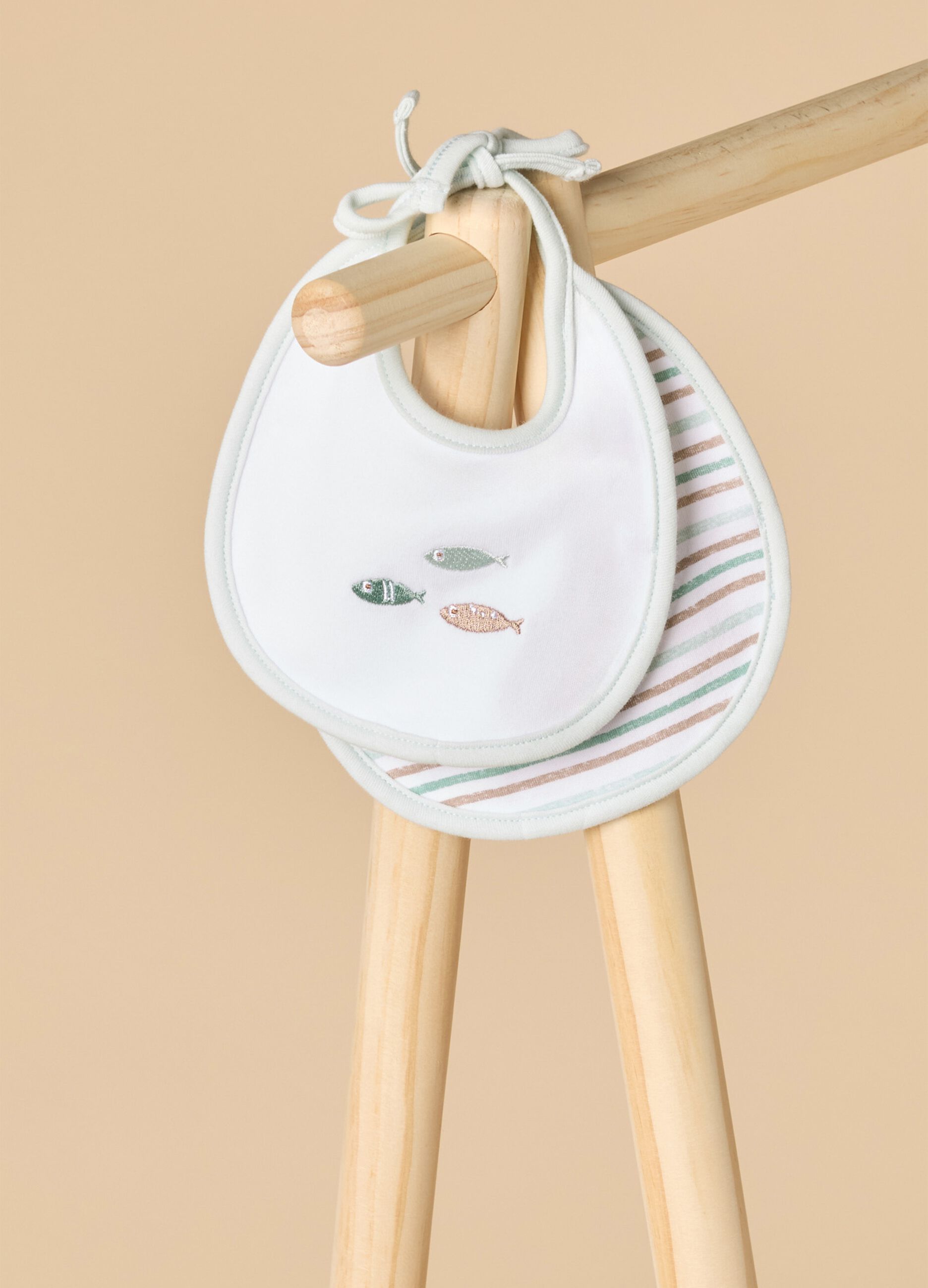 Pack with two cotton bibs