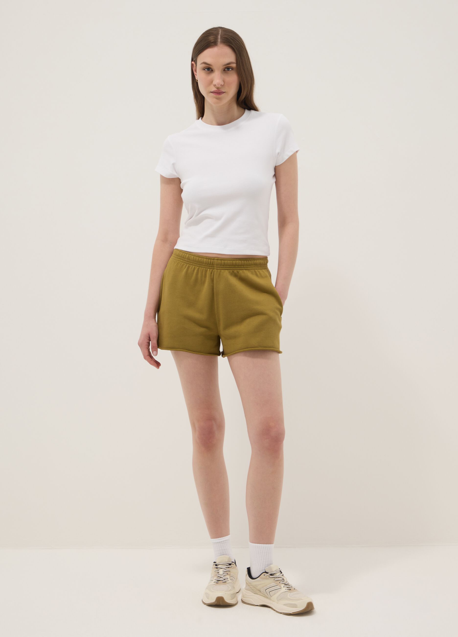 Green cotton-blend shorts with elasticated waist, regular fit