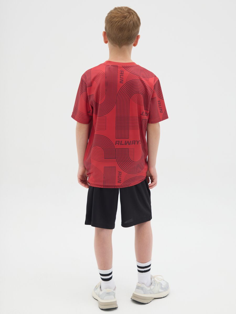 Boy's sports outfit in red with regular fit_3