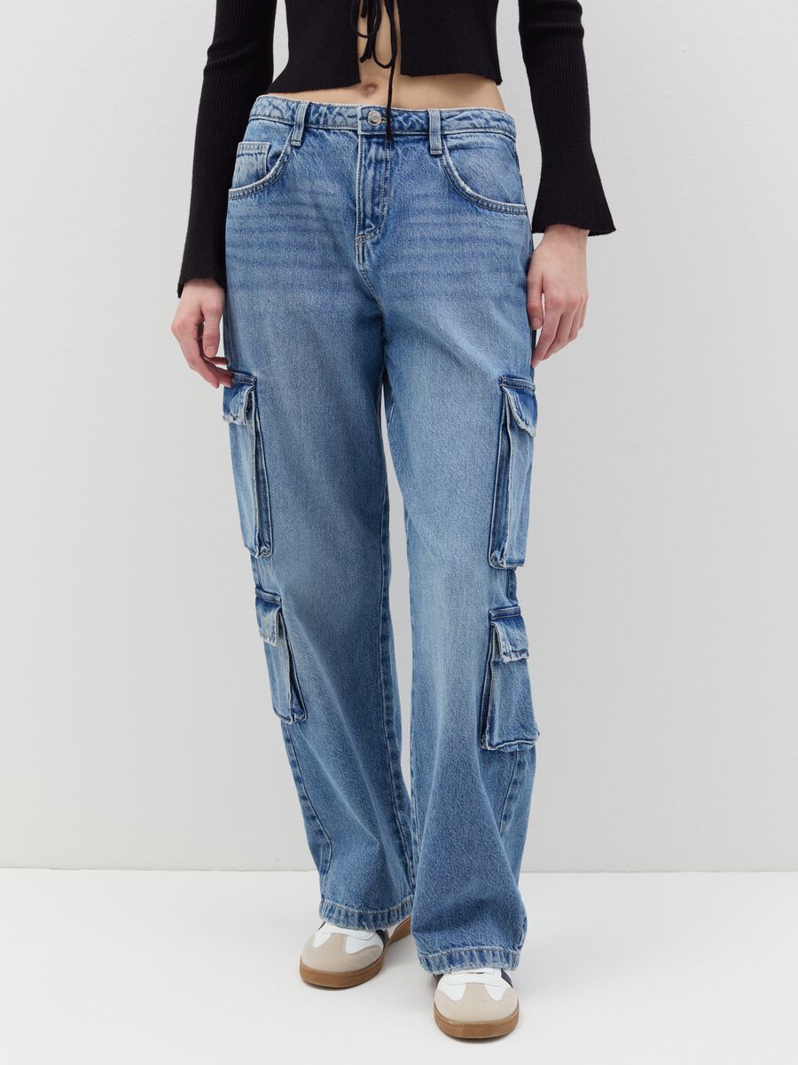 Acid wash cargo jeans with multiple pockets_1