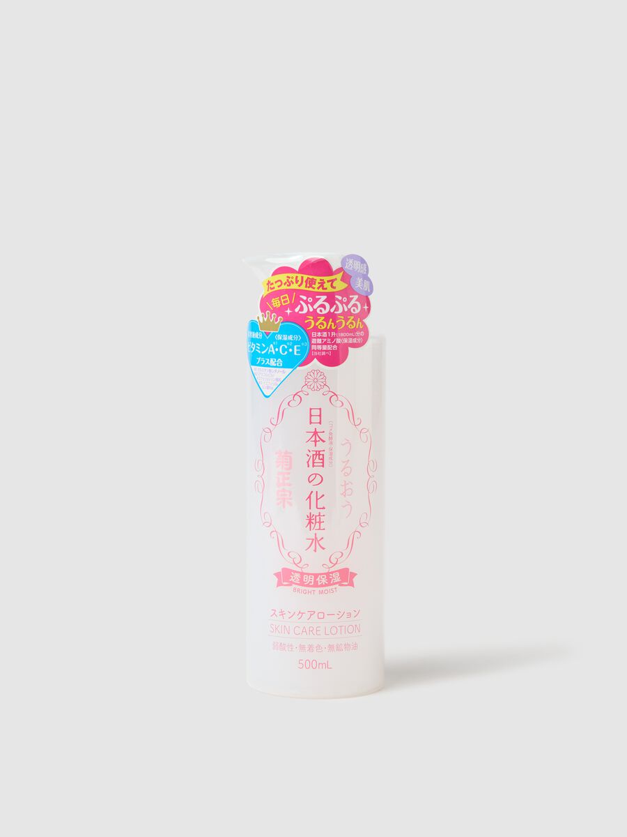 KIKU-MASAMUNE Sake Bright Moist Skin Care Lotion is a brightening, moisturising and balancing tonic, ideal for both face and body thanks to its generous format. Its lightweight texture is easily applied to the skin, leaving it fresh and hydrated._0