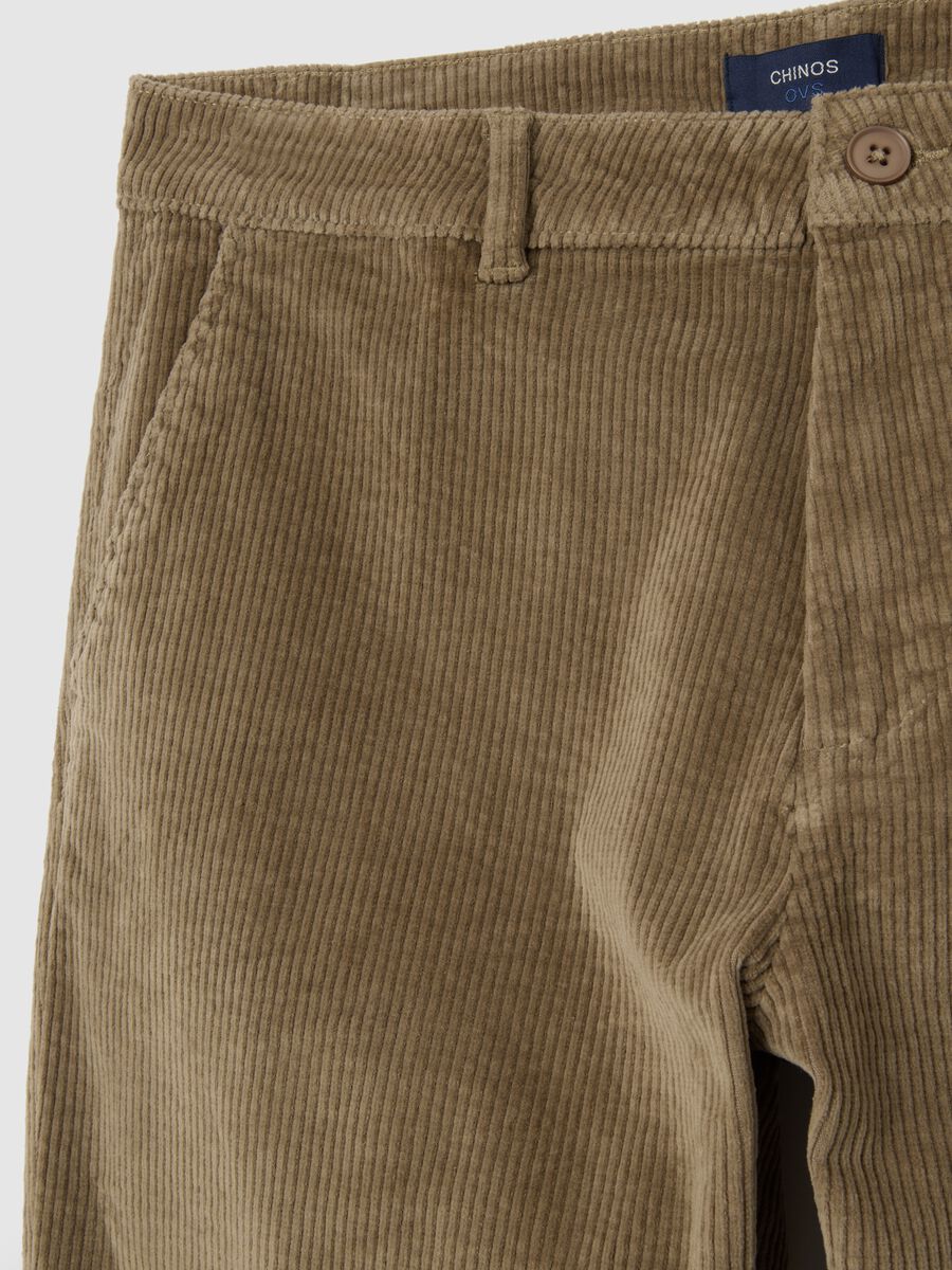 Pantaloni marroni in cotone elasticizzato a coste regular fit_1