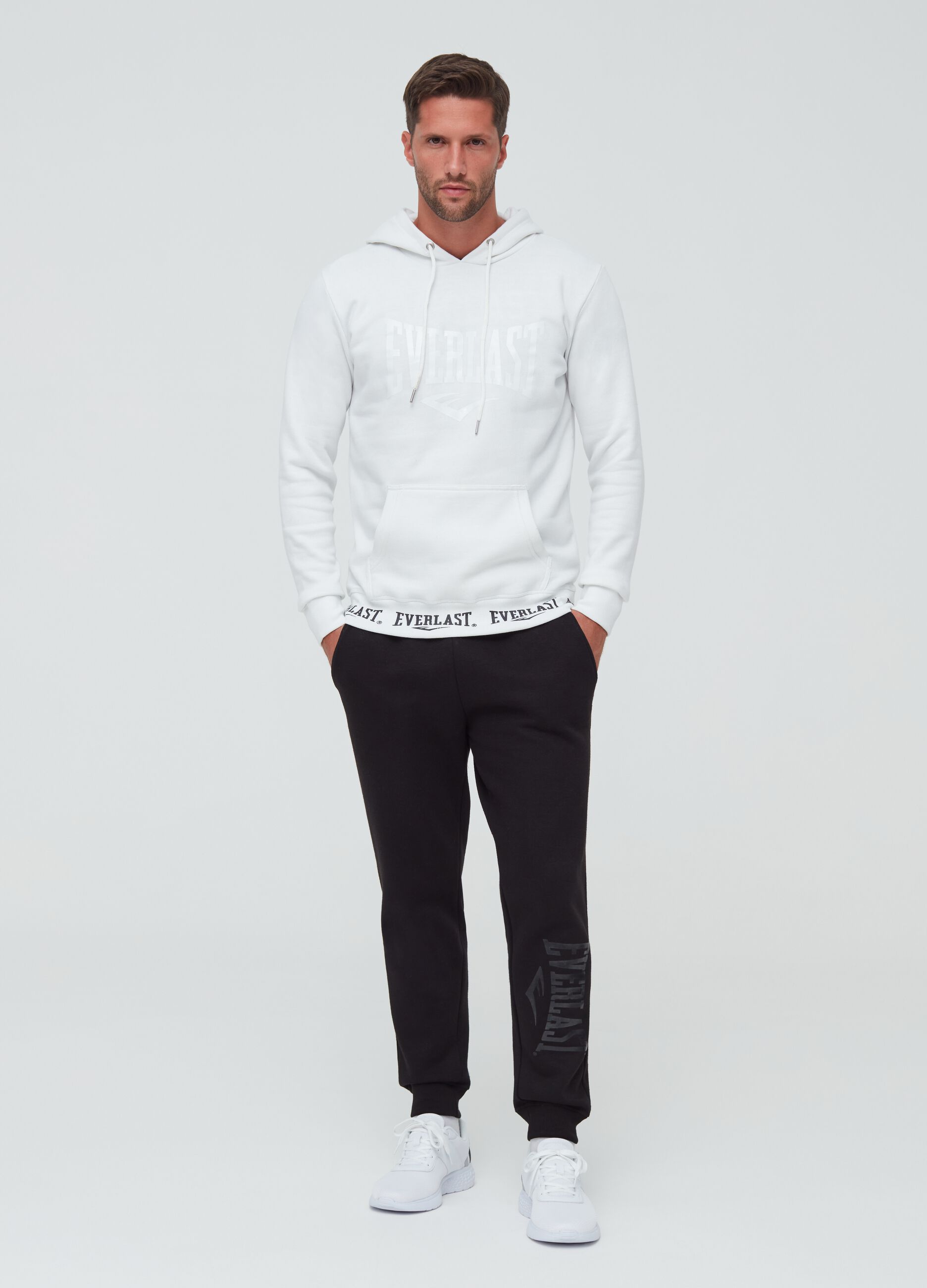 Sweatshirt with hood and Everlast print