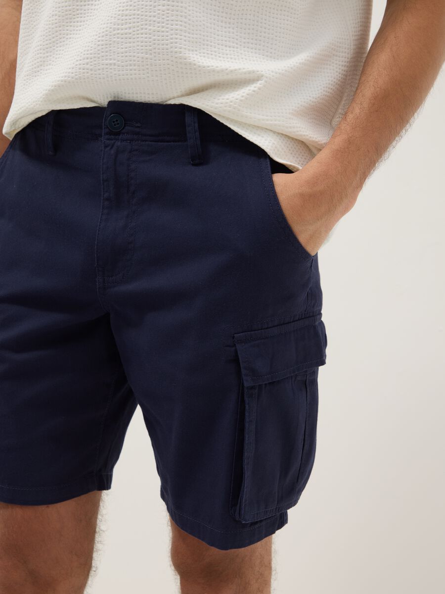 Blue pure cotton regular-fit cargo shorts_3