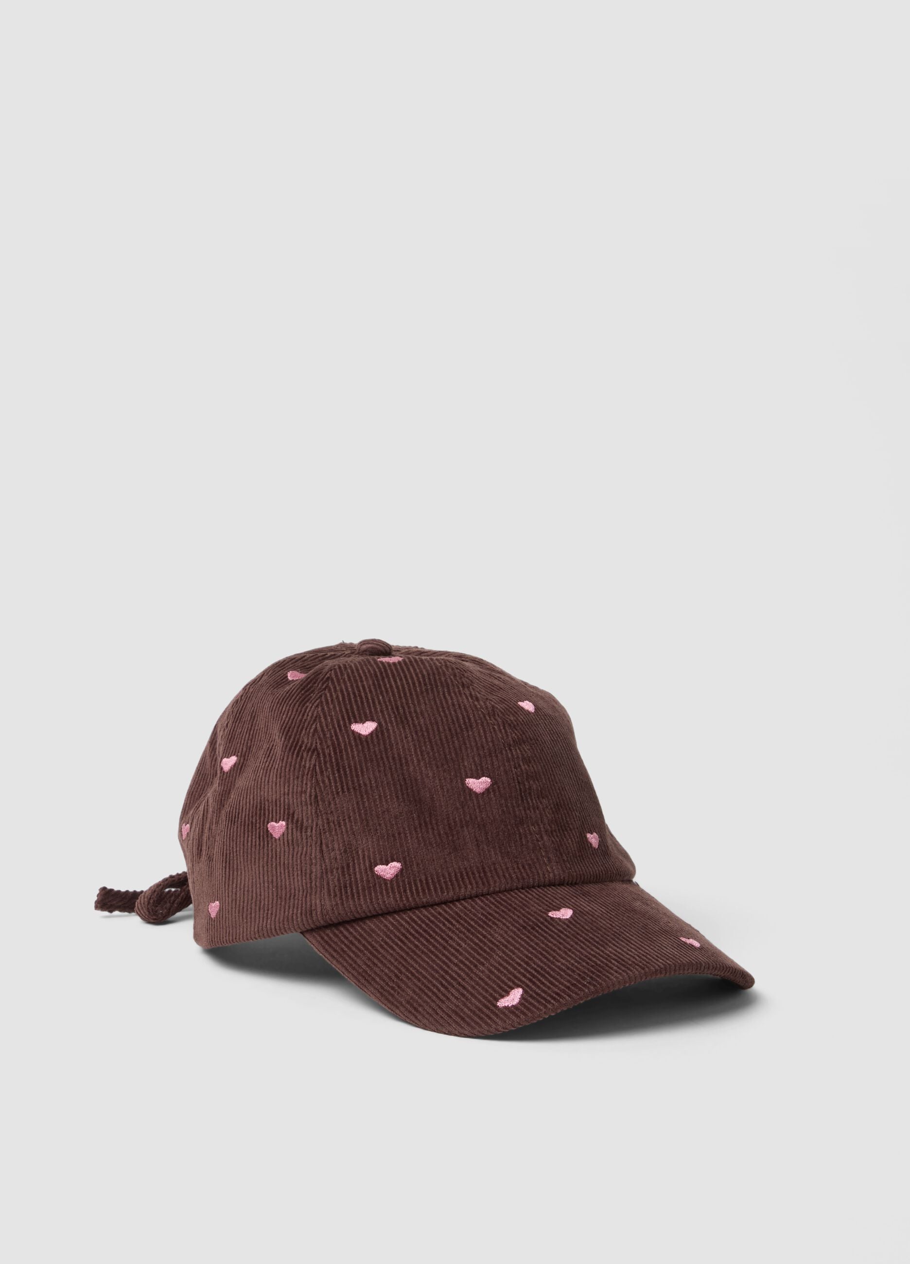 Cappello marrone in puro cotone a coste con cuori