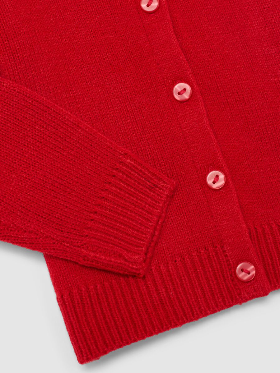 Cardigan rosso da bambina regular fit con collo rotondo decorato_3