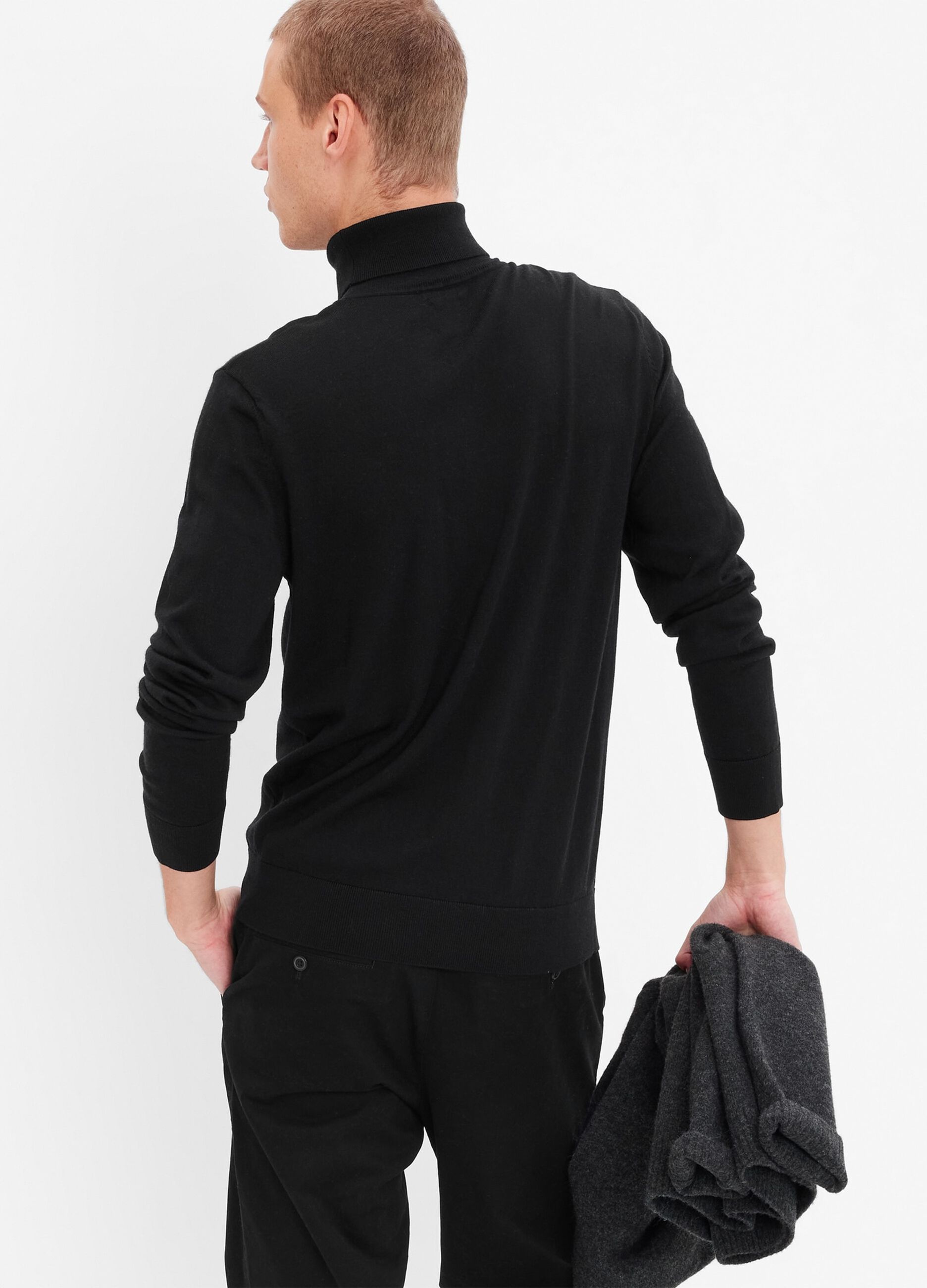 Turtle-neck Merino wool pullover
