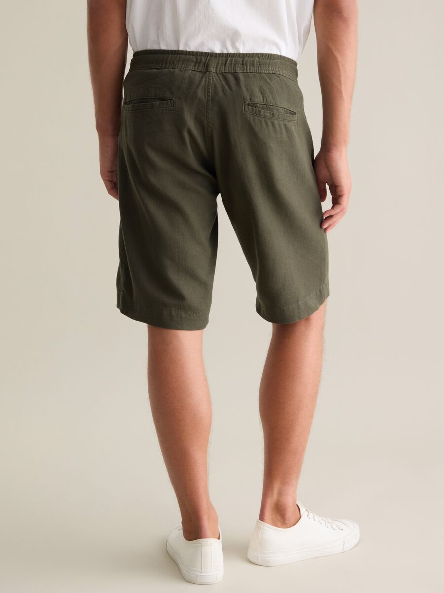 Men's green cotton blend regular fit shorts_2