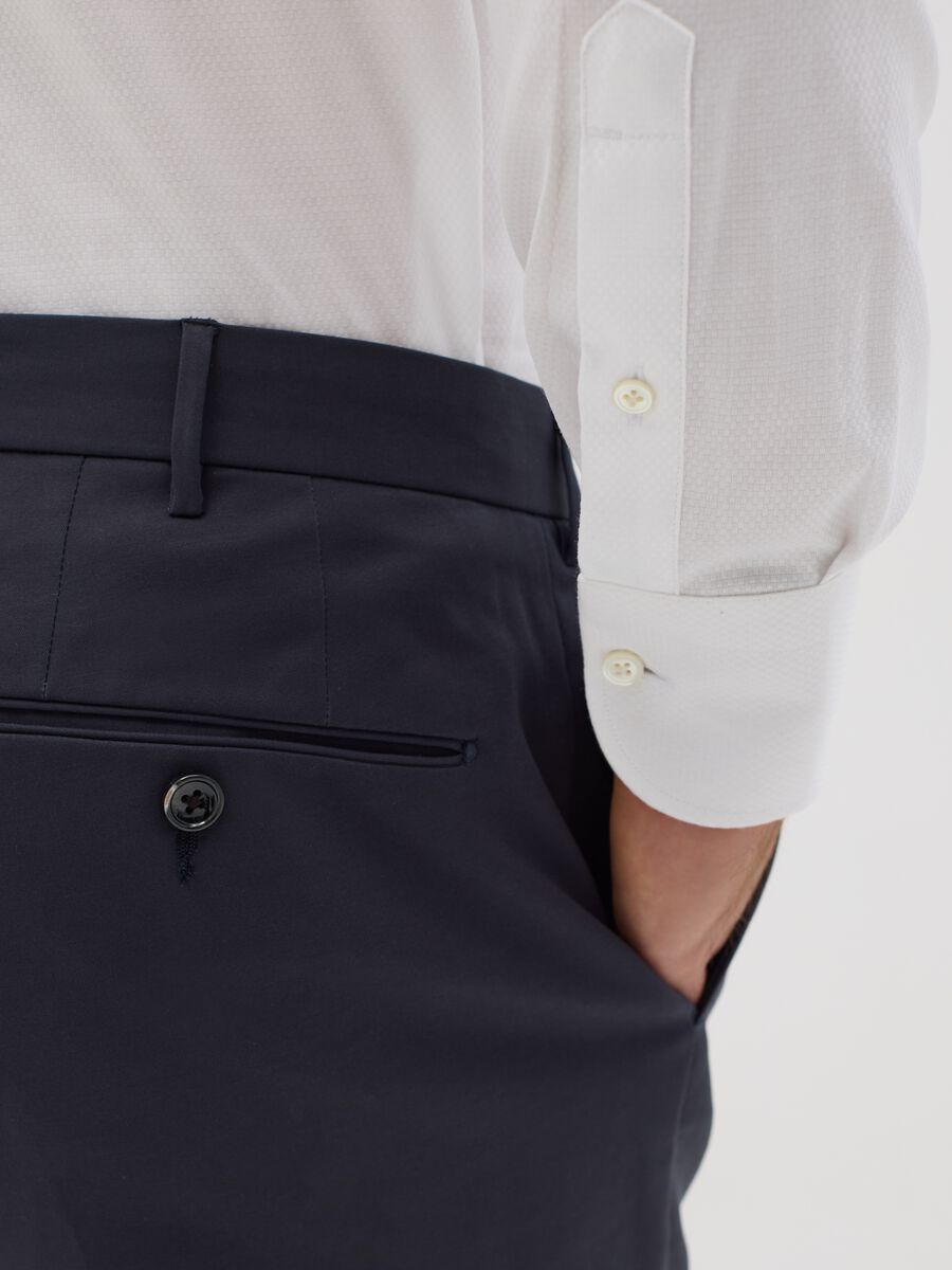 Men’s white regular-fit shirt in 100% cotton with cutaway collar_3
